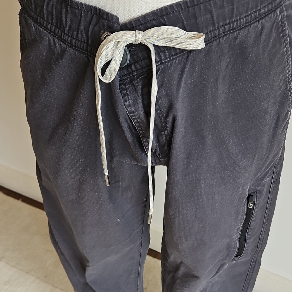 Vuori Women's Cropped Low Waisted Straight Leg Pants - Picture 3 of 6